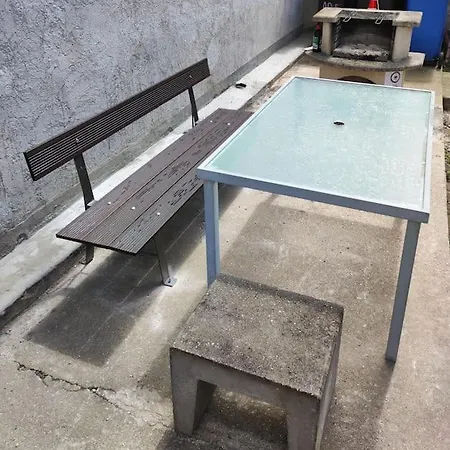 Schoene 2 Raum, 2 - 3 Bett In Schönebeck