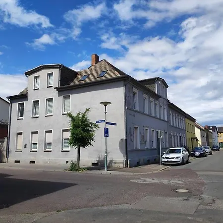 Schoene 2 Raum, 2 Bis 3 Bett In * Schönebeck