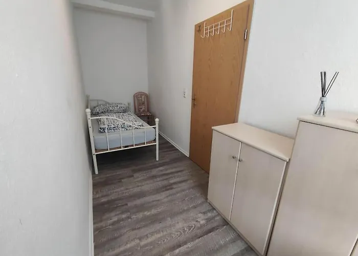 Schoene 2 Raum, 2 - 3 Bett In Schönebeck