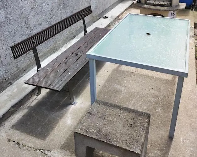 Schoene 2 Raum, 2 - 3 Bett In Schönebeck